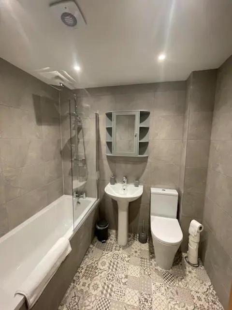 Spectacular 2 Bedroom Balcony Sea View Flat Scarborough Extérieur photo