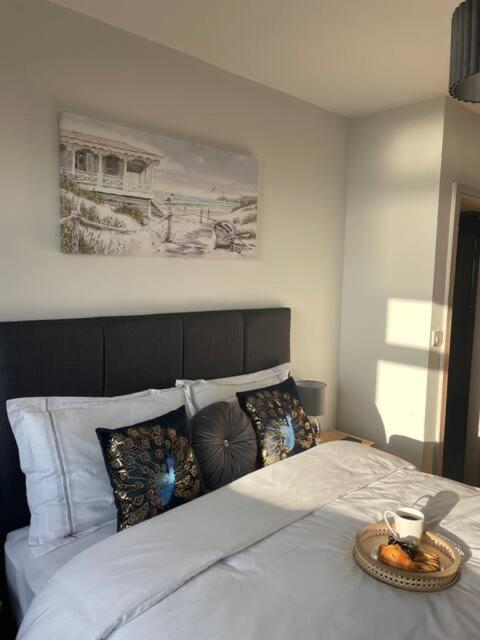 Spectacular 2 Bedroom Balcony Sea View Flat Scarborough Extérieur photo