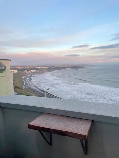 Spectacular 2 Bedroom Balcony Sea View Flat Scarborough Extérieur photo