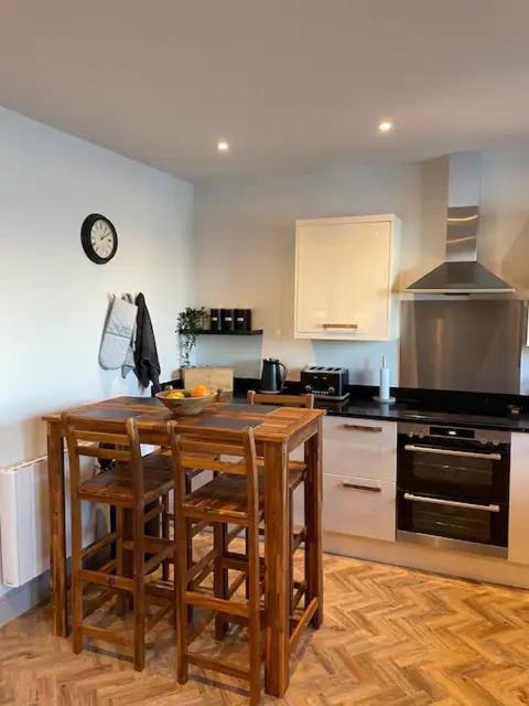 Spectacular 2 Bedroom Balcony Sea View Flat Scarborough Extérieur photo