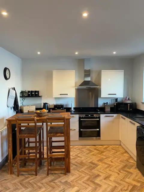 Spectacular 2 Bedroom Balcony Sea View Flat Scarborough Extérieur photo