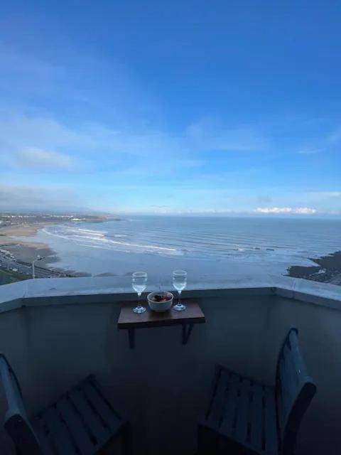 Spectacular 2 Bedroom Balcony Sea View Flat Scarborough Extérieur photo